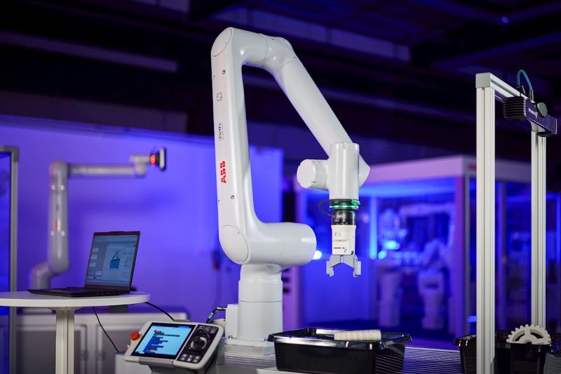 The PoWa robots feature 7 kg to 30 kg payloads and speeds of up to 5.8 m/s