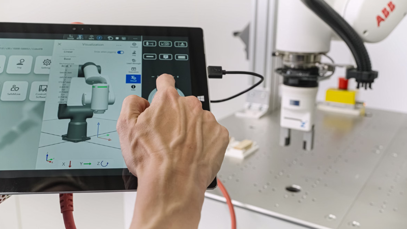 By running the OmniCore UI through e-Device, users get a consistent, intuitive control environment on their own devices