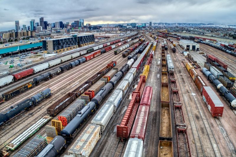 The LNX-0800-M12-67 switches complywith various electronic equipment standards required in the railway industry