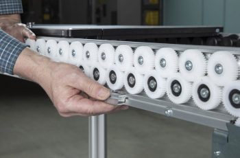 Figure 3. Dorner ERT250 edge roller showing how motion is transmitted to all the rollers with nylon gears.