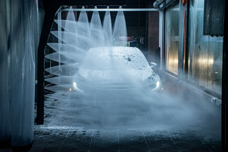 Sensors in automatic car washes detect the vehicle being washed, even in wet and dirty conditions