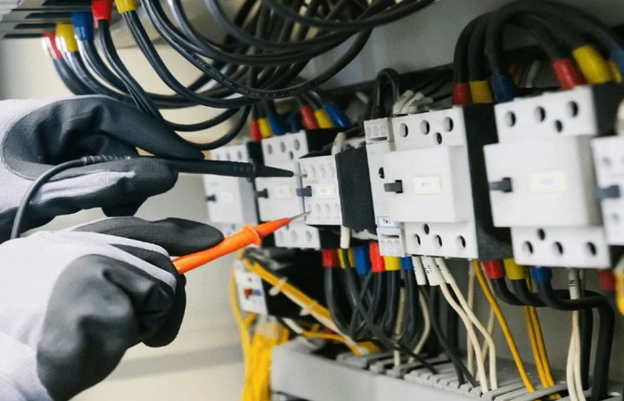 Figure 4. Measuring electrical voltage across contactors in a control cabinet.