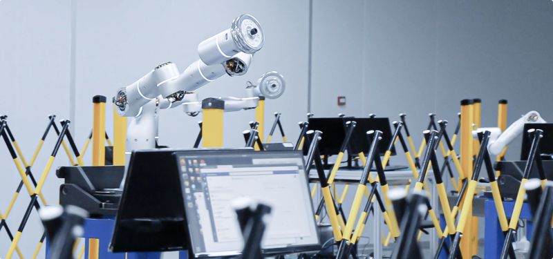Flexiv’s multi-arm component assembly solution enables robots to perform complex tasks that require more than one arm.