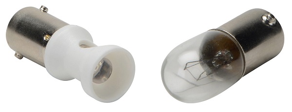  Figure 1. LED bulbs (left) and incandescent bulbs (right) are both designed to work in 22 mm fixtures.