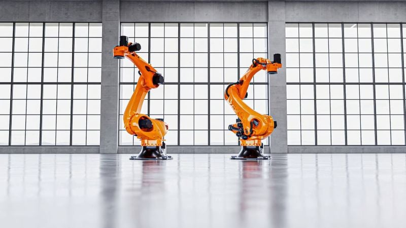 The KR FORTEC PA 340 and 470 palletizing robots