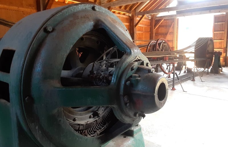  Figure 2. Brushed DC motor driving rope-belt pulleys to spin the air compressor.