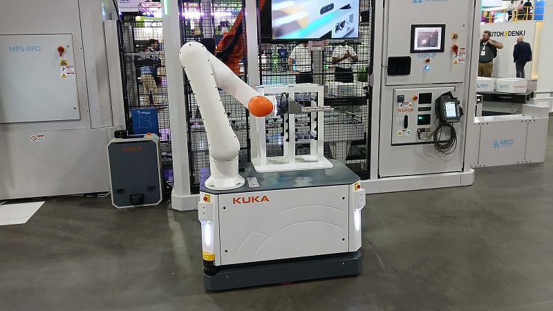 Mobility with collaboration: an LBR cobot mounted on an AMP mobile
platform.