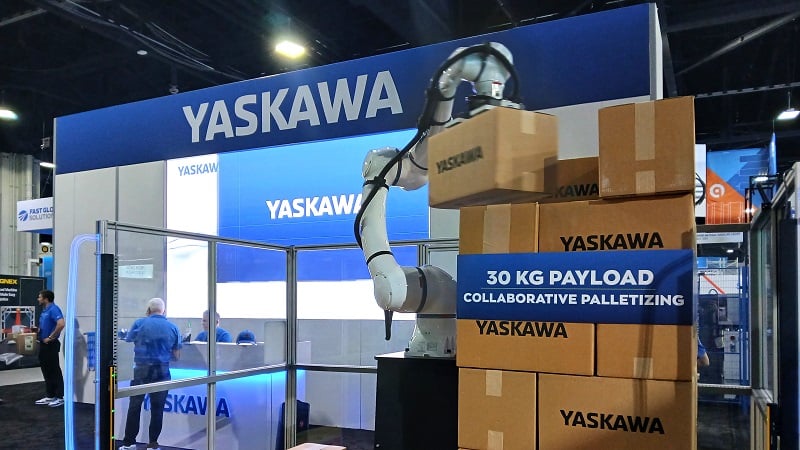 Cobot palletizing mixes moderately heavy payloads with human-robot
interaction.