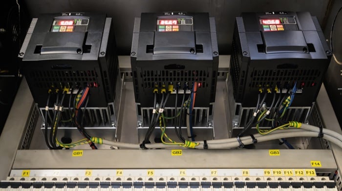  Figure 4. Multiple VFDs in a drive system.