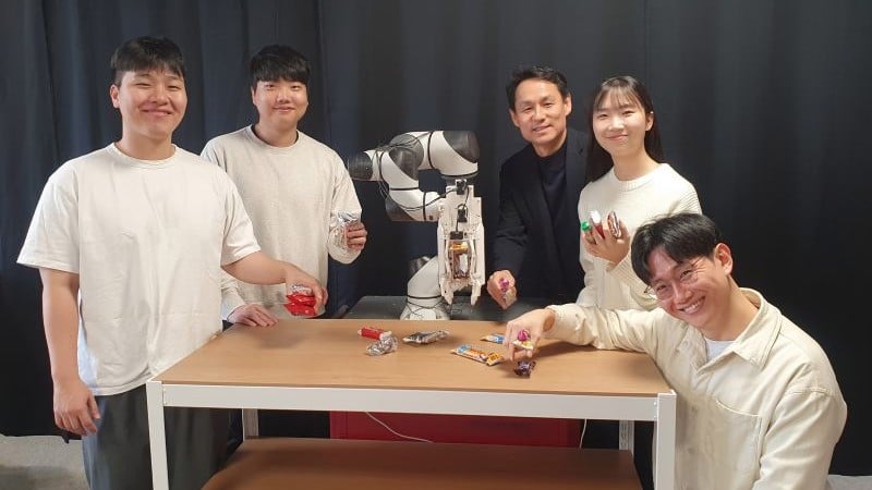 SNU’s research team developed the MOGrip as a more efficient alternative to single-object robotic gripping.