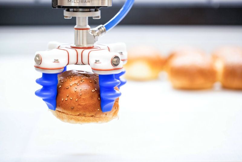 The mGrip finger gripper features a fast picking speed, even with difficult-to-handle items such as bagels and croissants.
