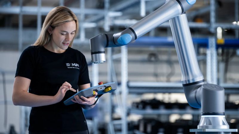 The UR15 features a max TCP speed of 5 m/s, making it UR’s fastest cobot on the market