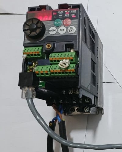 Figure 1. The Mitsubishi FR-D700 inverter.