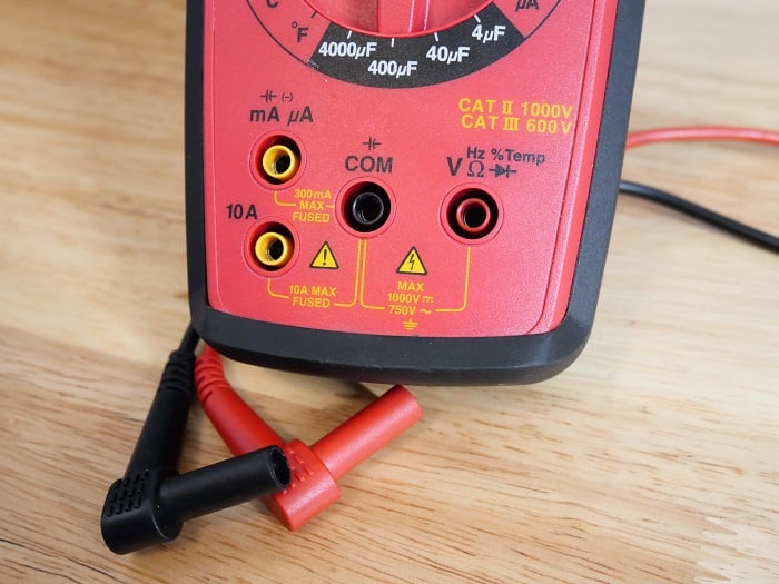  Figure 1. Two test leads are critical to measuring voltage, unlike pressure measurements, to which voltage is often equated.