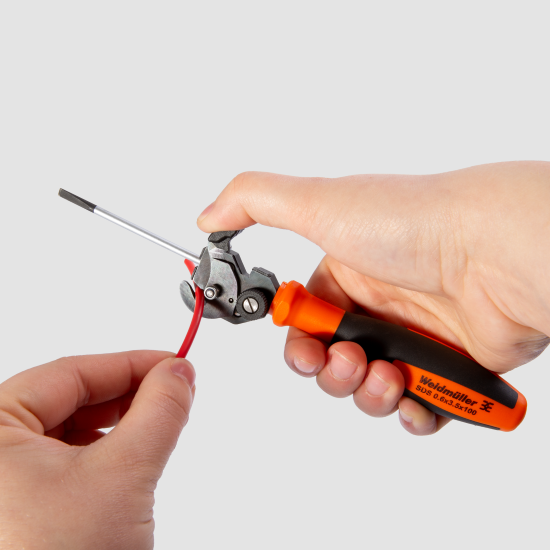 The Swifty CS is suitable for both right and left-handed users
